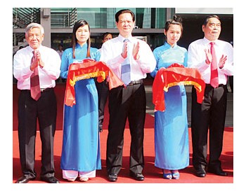 Prime Minister Dung (C) at the inaugural ceremony of Phu Quoc International Airport in Kien Giang Province on December 15